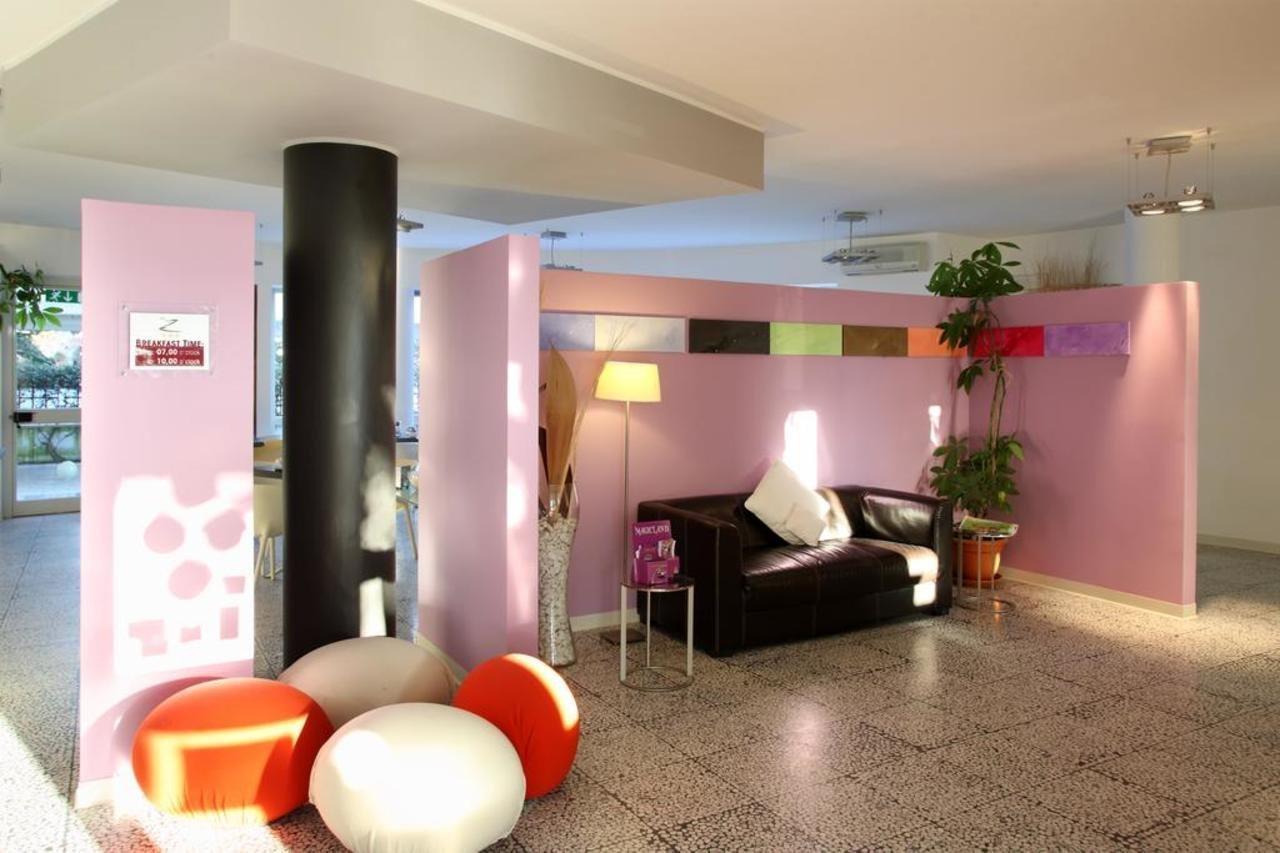 Hotel Zeffiro Sabaudia Dış mekan fotoğraf