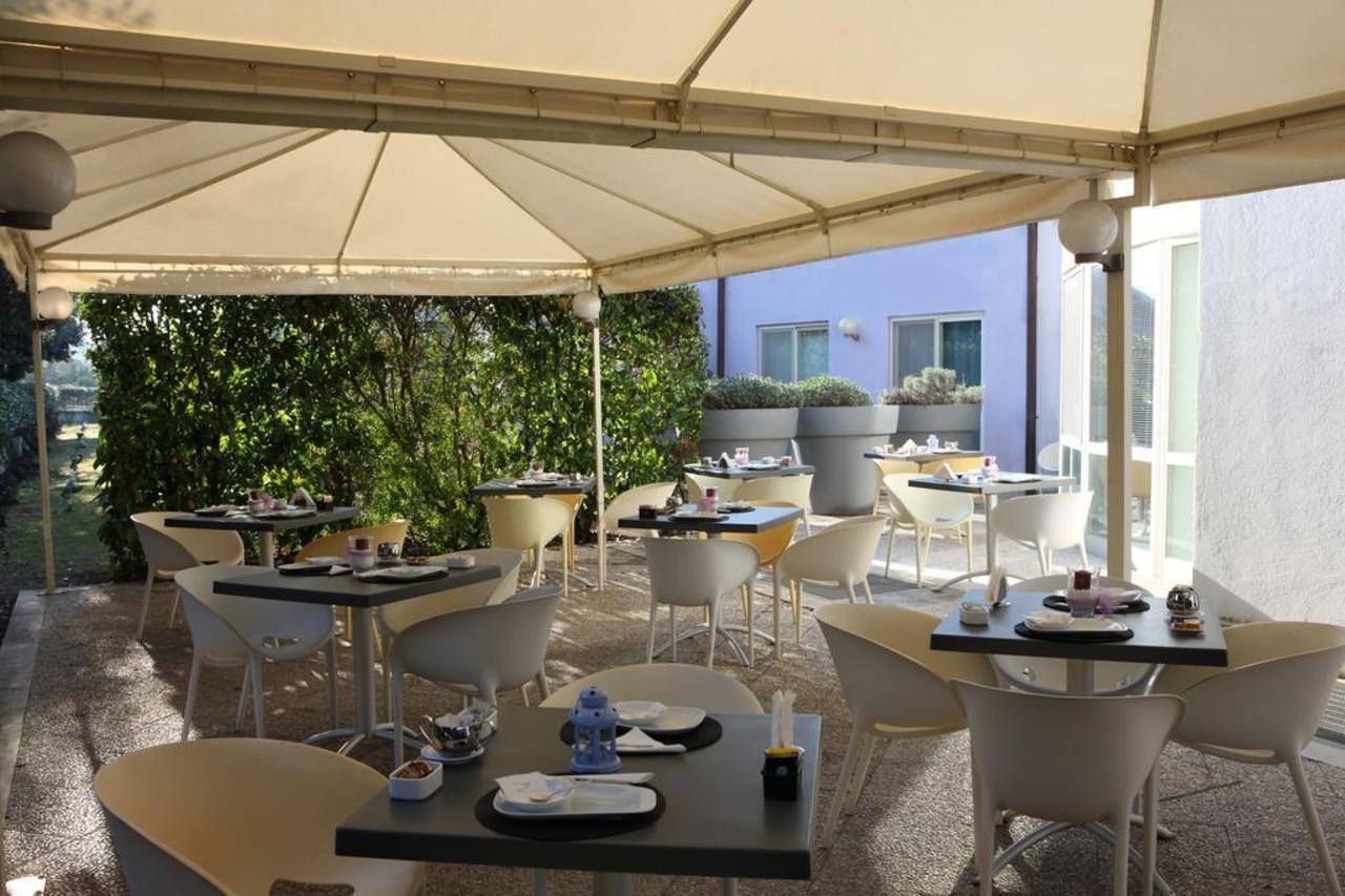 Hotel Zeffiro Sabaudia Dış mekan fotoğraf