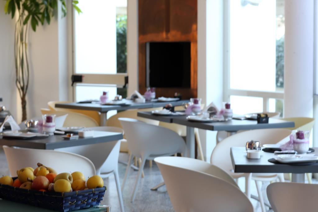 Hotel Zeffiro Sabaudia Dış mekan fotoğraf