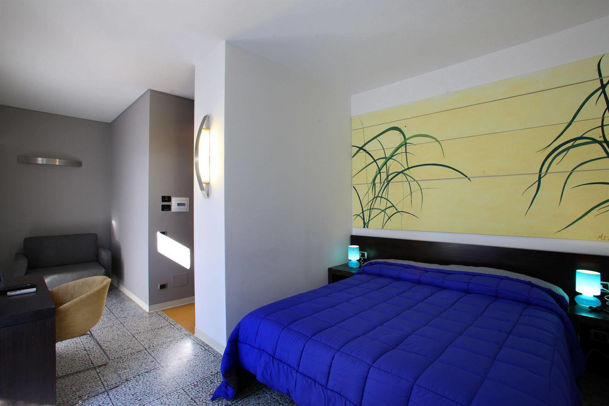 Hotel Zeffiro Sabaudia Dış mekan fotoğraf